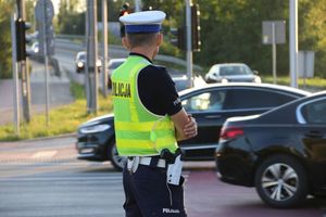 policjanci zabezpieczający mecz