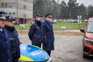 uczestnicy uroczystości oraz pojazdy