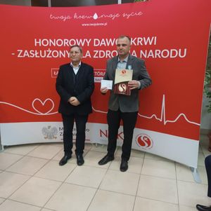 Odznaczony odznaką „Honorowego Dawcy Krwi – Zasłużony dla Zdrowia Narodu&quot;