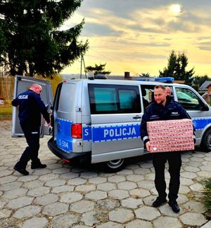 „Szlachetna Paczka” od sandomierskich policjantów i pracowników cywilnych