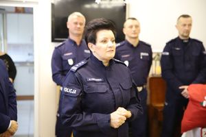 Przedświąteczna wizyta policjantów w Domu Pomocy Społecznej w Mnichowie