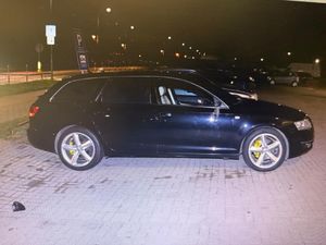 uszkodzone pojazdy i szyby w drzwiach
