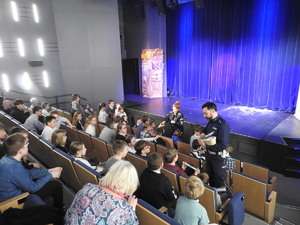 Spotkania w teatrze w ramach ,,Świętokrzyskiej Akademii Bezpieczeństwa’’