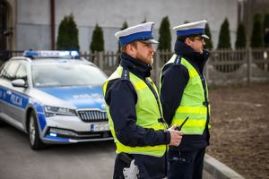 Policjanci podczas zabezpieczenia