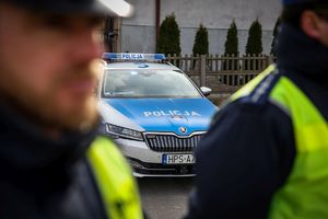 Policjanci podczas zabezpieczenia