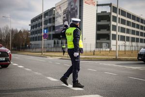 Policjanci podczas zabezpieczenia