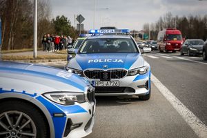 Policjanci podczas zabezpieczenia