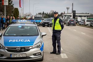 Policjanci podczas zabezpieczenia