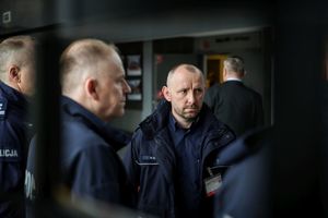 Policjanci podczas zabezpieczenia