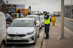 Policjanci podczas zabezpieczenia