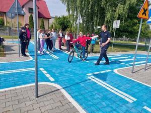 policjanci podczas prowadzonego egzaminu