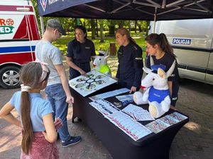Dzień Godności Osób z Niepełnosprawnością Intelektualną z policjantami