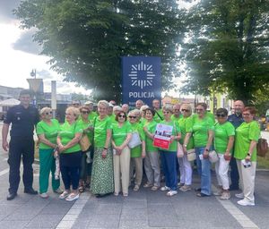Seniorzy na spotkaniu z policjantem