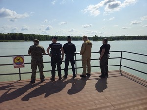 funkcjonariusze podczas działań Kręci mnie bezpieczeństwo w lecie”