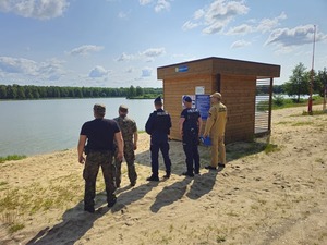 funkcjonariusze podczas działań Kręci mnie bezpieczeństwo w lecie”