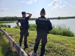 funkcjonariusze podczas działań Kręci mnie bezpieczeństwo w lecie”