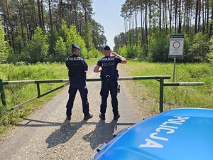 funkcjonariusze podczas działań Kręci mnie bezpieczeństwo w lecie”