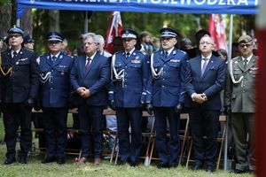 Uroczystości na leśnej polanie Wykus
