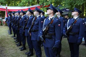 Uroczystości na leśnej polanie Wykus
