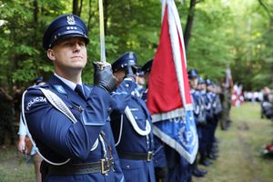 Uroczystości na leśnej polanie Wykus