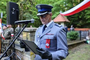 Uroczystości na leśnej polanie Wykus