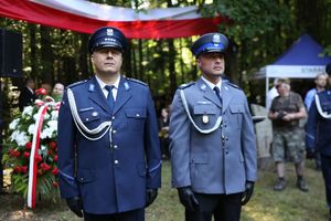 Uroczystości na leśnej polanie Wykus