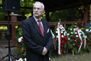 Uroczystości na leśnej polanie Wykus