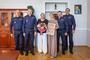 Życzenia dla podopiecznej Fundacji Pomocy Wdowom i Sierotom po Poległych Policjantach