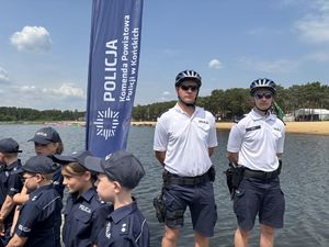 Policjanci z Nieetatowego Zespołu Policji Wodnej rozpoczynają służbę w Sielpi