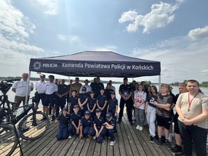 Policjanci z Nieetatowego Zespołu Policji Wodnej rozpoczynają służbę w Sielpi