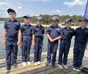 Policjanci z Nieetatowego Zespołu Policji Wodnej rozpoczynają służbę w Sielpi