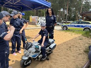 Policjanci z Nieetatowego Zespołu Policji Wodnej rozpoczynają służbę w Sielpi