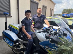 Policjanci z Nieetatowego Zespołu Policji Wodnej rozpoczynają służbę w Sielpi