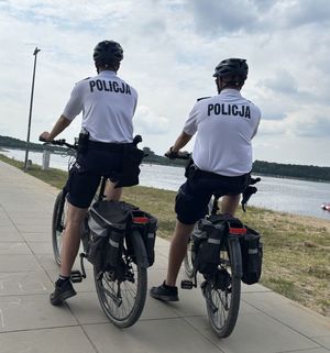 Policjanci z Nieetatowego Zespołu Policji Wodnej rozpoczynają służbę w Sielpi