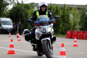 Policjant ruchu drogowego.