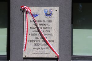 Odsłonięcie tablicy upamiętniającej poległych funkcjonariuszy
