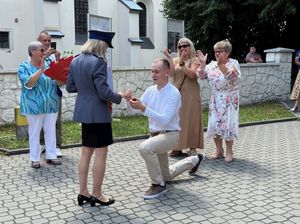 wyjątkowe zaręczyny na powiatowych obchodach Święta Policji