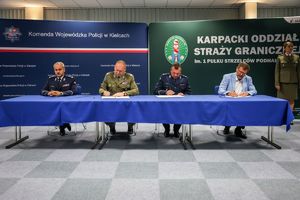 Uroczyste podpisanie porozumień o współpracy na rzecz klas mundurowych w świętokrzyskich szkołach