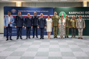 Uroczyste podpisanie porozumień o współpracy na rzecz klas mundurowych w świętokrzyskich szkołach