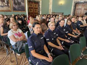 Konferencja o uzależnieniach behawioralnych z udziałem policjantów