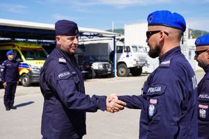 gratulujący zastępca KGP