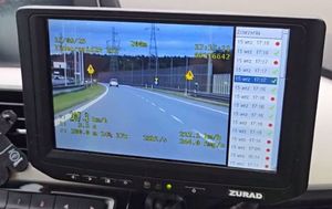 zdjęcie wideorejestratora z pomiarem prędkości