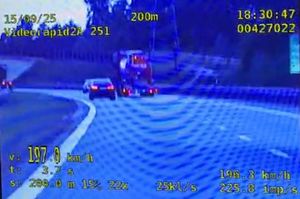 zdjęcie wideorejestratora z pomiarem prędkości