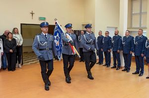 Uroczysta zbiórka z okazji zdania i objęcia obowiązków na stanowisku wiceszefa buskich policjantów