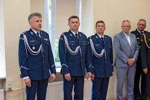 Uroczysta zbiórka z okazji zdania i objęcia obowiązków na stanowisku wiceszefa buskich policjantów