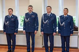 Uroczysta zbiórka z okazji zdania i objęcia obowiązków na stanowisku wiceszefa buskich policjantów