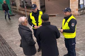 Noszenie odblasków z konecką policją