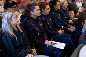Policjantki wzięły udział w konferencji „Zdrowie psychiczne dzieci i młodzieży – wyzwania i możliwości”.