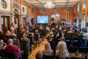 Policjantki wzięły udział w konferencji „Zdrowie psychiczne dzieci i młodzieży – wyzwania i możliwości”.