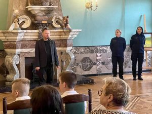 uczestnicy uroczystości wręczenia nagród